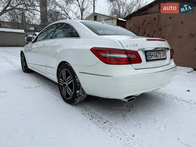 Белый Мерседес Е-Класс, объемом двигателя 2.2 л и пробегом 158 тыс. км за 13300 $, фото 25 на Automoto.ua