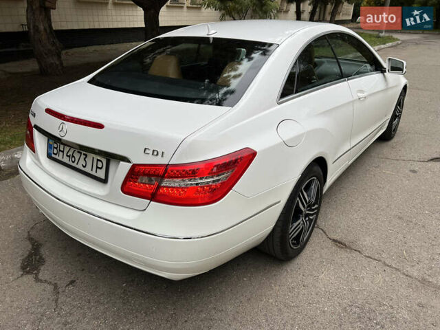 Белый Мерседес Е-Класс, объемом двигателя 2.2 л и пробегом 158 тыс. км за 13000 $, фото 20 на Automoto.ua