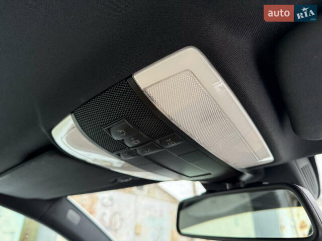 Белый Мерседес Е-Класс, объемом двигателя 2.2 л и пробегом 158 тыс. км за 13300 $, фото 56 на Automoto.ua