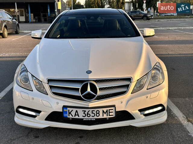 Белый Мерседес Е-Класс, объемом двигателя 1.8 л и пробегом 115 тыс. км за 15000 $, фото 1 на Automoto.ua