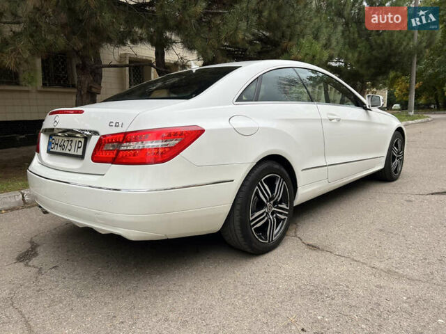 Белый Мерседес Е-Класс, объемом двигателя 2.2 л и пробегом 158 тыс. км за 13000 $, фото 18 на Automoto.ua