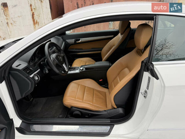 Белый Мерседес Е-Класс, объемом двигателя 2.2 л и пробегом 158 тыс. км за 13300 $, фото 48 на Automoto.ua