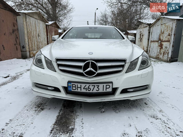 Белый Мерседес Е-Класс, объемом двигателя 2.2 л и пробегом 158 тыс. км за 13300 $, фото 6 на Automoto.ua