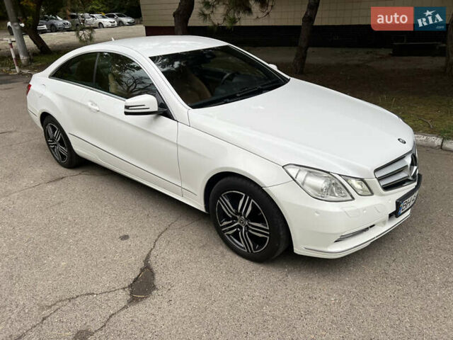 Белый Мерседес Е-Класс, объемом двигателя 2.2 л и пробегом 158 тыс. км за 13000 $, фото 24 на Automoto.ua