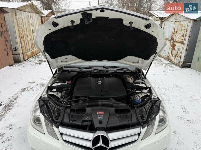 Белый Мерседес Е-Класс, объемом двигателя 2.2 л и пробегом 158 тыс. км за 13300 $, фото 33 на Automoto.ua