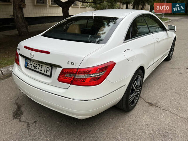 Белый Мерседес Е-Класс, объемом двигателя 2.2 л и пробегом 158 тыс. км за 13000 $, фото 22 на Automoto.ua