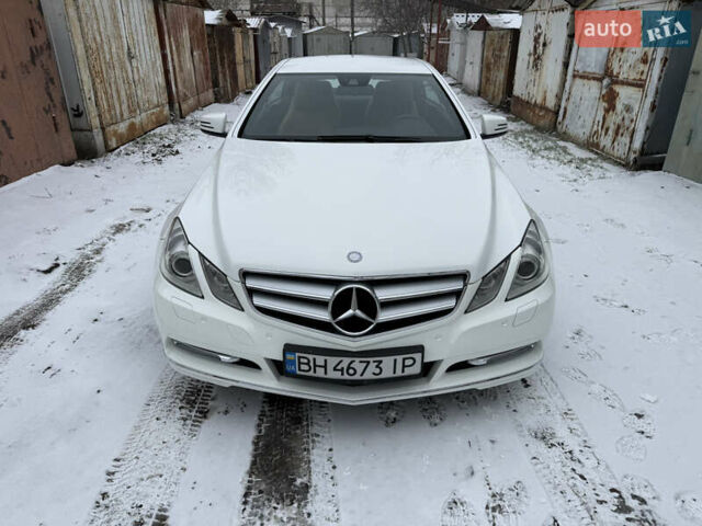 Белый Мерседес Е-Класс, объемом двигателя 2.2 л и пробегом 158 тыс. км за 13300 $, фото 5 на Automoto.ua