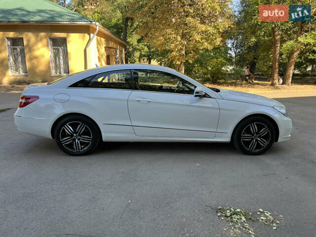Белый Мерседес Е-Класс, объемом двигателя 2.2 л и пробегом 157 тыс. км за 14300 $, фото 11 на Automoto.ua