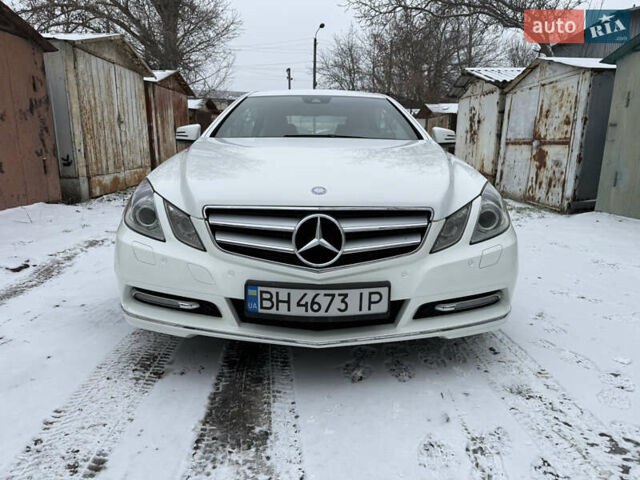 Белый Мерседес Е-Класс, объемом двигателя 2.2 л и пробегом 158 тыс. км за 13300 $, фото 7 на Automoto.ua