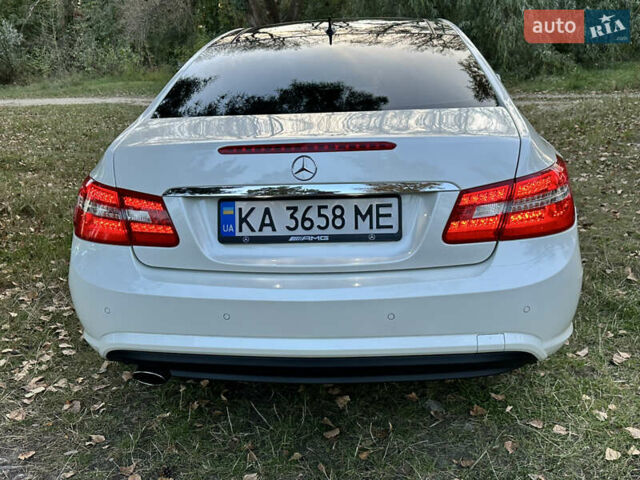 Белый Мерседес Е-Класс, объемом двигателя 1.8 л и пробегом 115 тыс. км за 15000 $, фото 11 на Automoto.ua