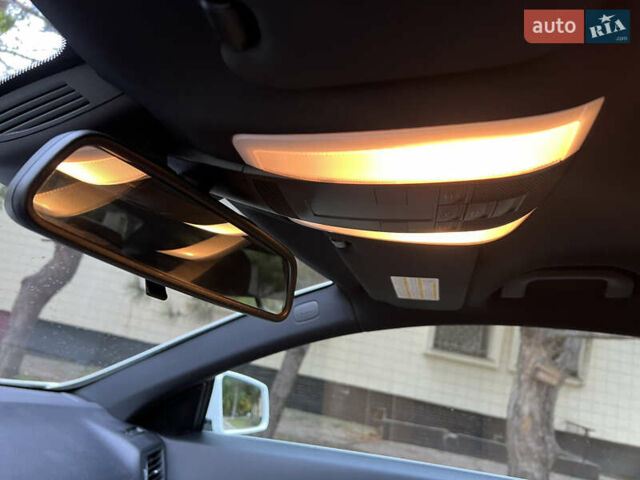 Белый Мерседес Е-Класс, объемом двигателя 2.2 л и пробегом 158 тыс. км за 13000 $, фото 56 на Automoto.ua