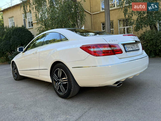 Белый Мерседес Е-Класс, объемом двигателя 2.2 л и пробегом 157 тыс. км за 14500 $, фото 21 на Automoto.ua