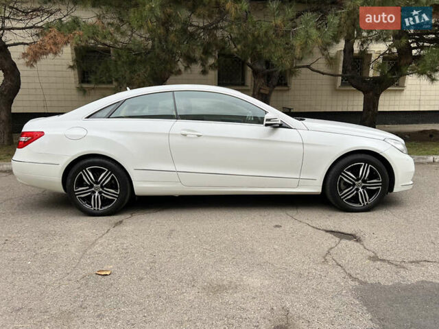 Белый Мерседес Е-Класс, объемом двигателя 2.2 л и пробегом 158 тыс. км за 13000 $, фото 21 на Automoto.ua