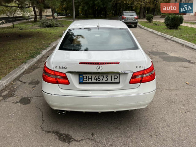 Белый Мерседес Е-Класс, объемом двигателя 2.2 л и пробегом 158 тыс. км за 13000 $, фото 15 на Automoto.ua