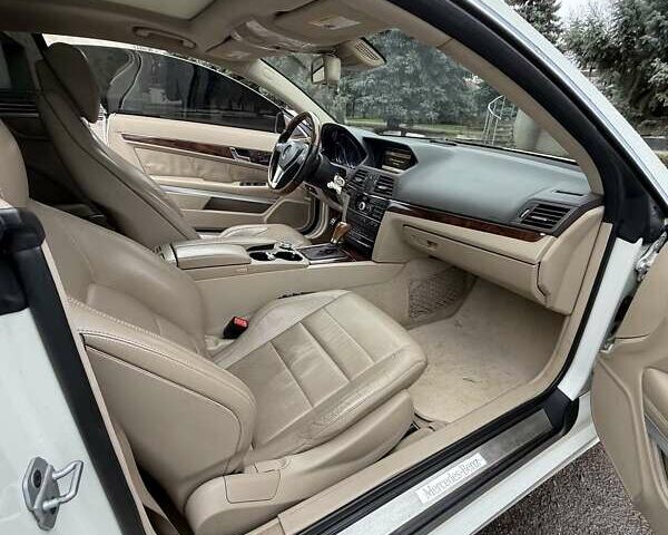 Белый Мерседес Е-Класс, объемом двигателя 3.5 л и пробегом 123 тыс. км за 21000 $, фото 11 на Automoto.ua