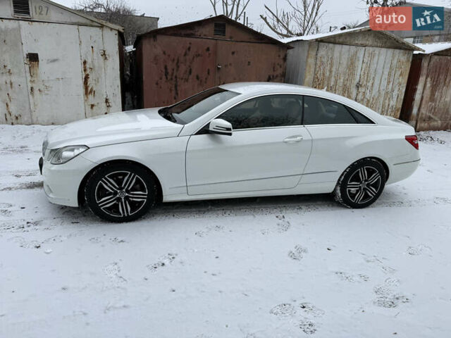 Белый Мерседес Е-Класс, объемом двигателя 2.2 л и пробегом 158 тыс. км за 13300 $, фото 28 на Automoto.ua