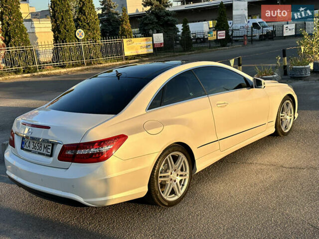 Белый Мерседес Е-Класс, объемом двигателя 1.8 л и пробегом 115 тыс. км за 15000 $, фото 3 на Automoto.ua