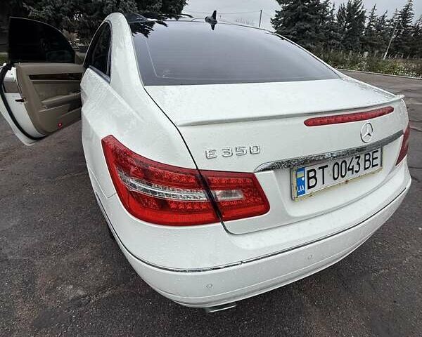 Белый Мерседес Е-Класс, объемом двигателя 3.5 л и пробегом 123 тыс. км за 21000 $, фото 12 на Automoto.ua