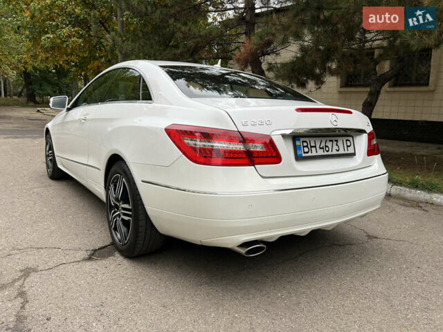 Белый Мерседес Е-Класс, объемом двигателя 2.2 л и пробегом 158 тыс. км за 13000 $, фото 10 на Automoto.ua