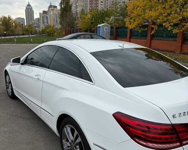 Білий Мерседес Е-Клас, об'ємом двигуна 2.14 л та пробігом 102 тис. км за 20000 $, фото 7 на Automoto.ua