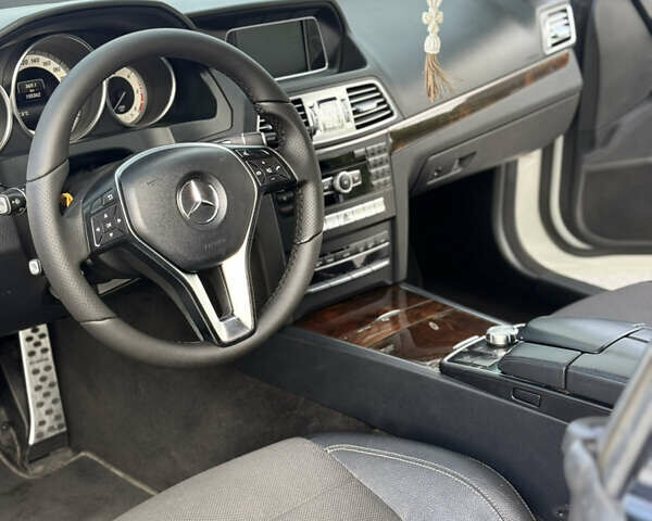 Белый Мерседес Е-Класс, объемом двигателя 2.15 л и пробегом 154 тыс. км за 15800 $, фото 11 на Automoto.ua