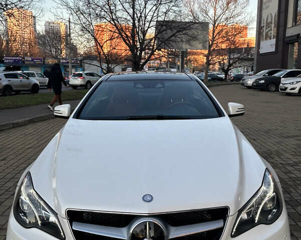 Белый Мерседес Е-Класс, объемом двигателя 3 л и пробегом 75 тыс. км за 21500 $, фото 8 на Automoto.ua