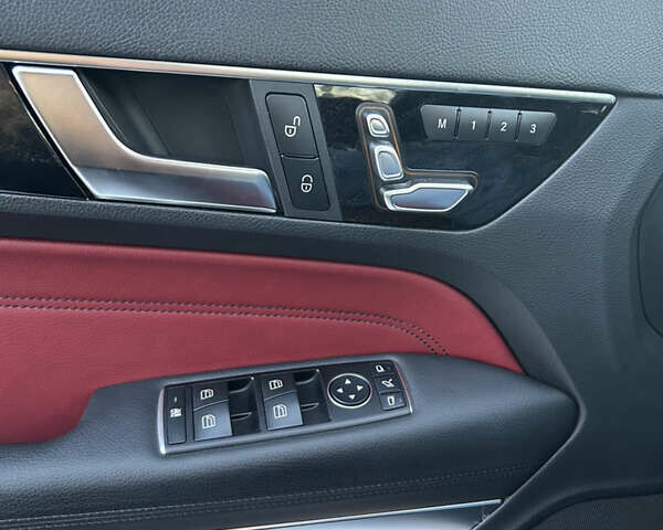 Белый Мерседес Е-Класс, объемом двигателя 3 л и пробегом 75 тыс. км за 21500 $, фото 16 на Automoto.ua