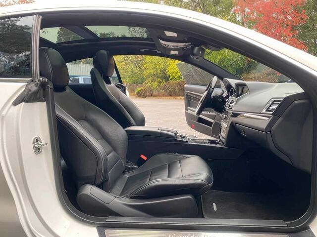 Белый Мерседес Е-Класс, объемом двигателя 3 л и пробегом 80 тыс. км за 12650 $, фото 14 на Automoto.ua