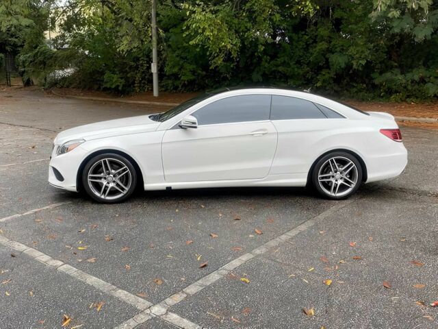 Белый Мерседес Е-Класс, объемом двигателя 3 л и пробегом 80 тыс. км за 12650 $, фото 3 на Automoto.ua