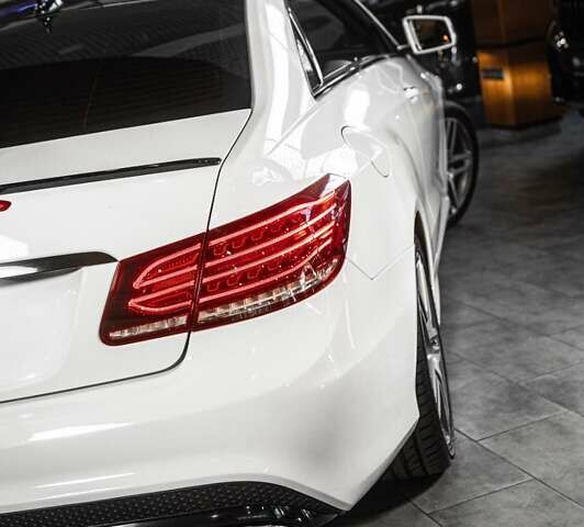 Белый Мерседес Е-Класс, объемом двигателя 3 л и пробегом 113 тыс. км за 27900 $, фото 6 на Automoto.ua