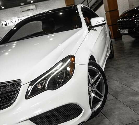 Белый Мерседес Е-Класс, объемом двигателя 3 л и пробегом 113 тыс. км за 27900 $, фото 3 на Automoto.ua