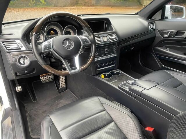 Белый Мерседес Е-Класс, объемом двигателя 3 л и пробегом 80 тыс. км за 12650 $, фото 11 на Automoto.ua