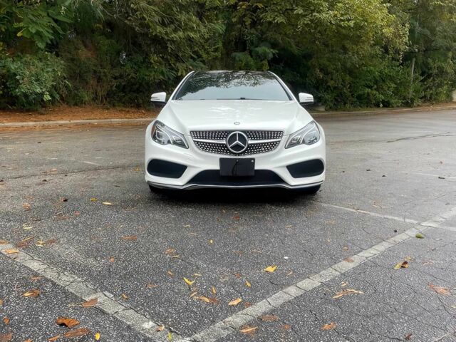 Белый Мерседес Е-Класс, объемом двигателя 3 л и пробегом 80 тыс. км за 12650 $, фото 1 на Automoto.ua