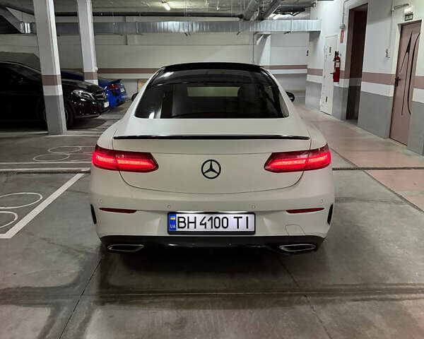 Белый Мерседес Е-Класс, объемом двигателя 3 л и пробегом 90 тыс. км за 37500 $, фото 3 на Automoto.ua