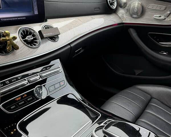 Белый Мерседес Е-Класс, объемом двигателя 2.99 л и пробегом 120 тыс. км за 37000 $, фото 23 на Automoto.ua