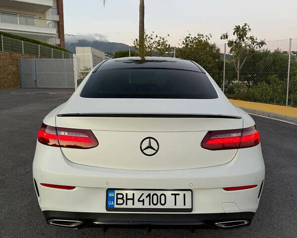 Белый Мерседес Е-Класс, объемом двигателя 3 л и пробегом 90 тыс. км за 37500 $, фото 7 на Automoto.ua