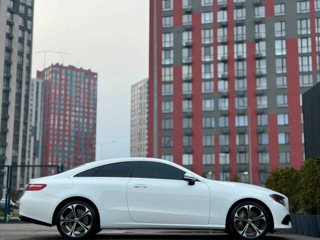 Белый Мерседес Е-Класс, объемом двигателя 3 л и пробегом 164 тыс. км за 31000 $, фото 4 на Automoto.ua