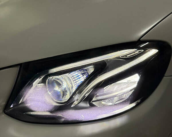 Белый Мерседес Е-Класс, объемом двигателя 3 л и пробегом 90 тыс. км за 37500 $, фото 4 на Automoto.ua