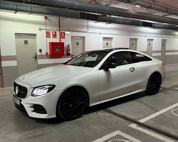 Белый Мерседес Е-Класс, объемом двигателя 3 л и пробегом 90 тыс. км за 37500 $, фото 2 на Automoto.ua