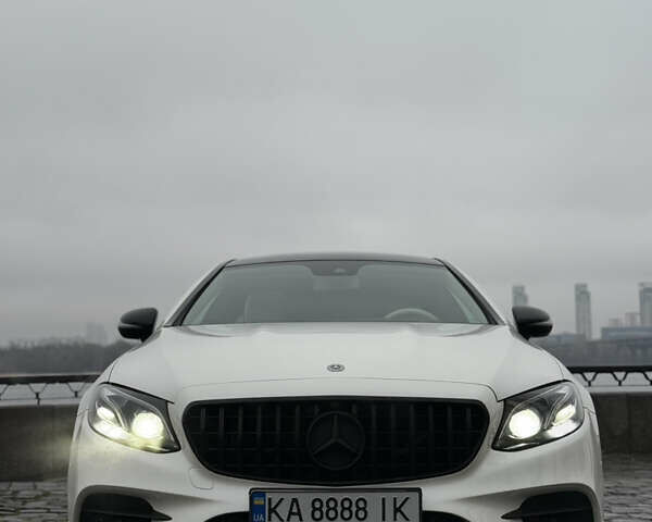 Белый Мерседес Е-Класс, объемом двигателя 2.99 л и пробегом 203 тыс. км за 34800 $, фото 1 на Automoto.ua