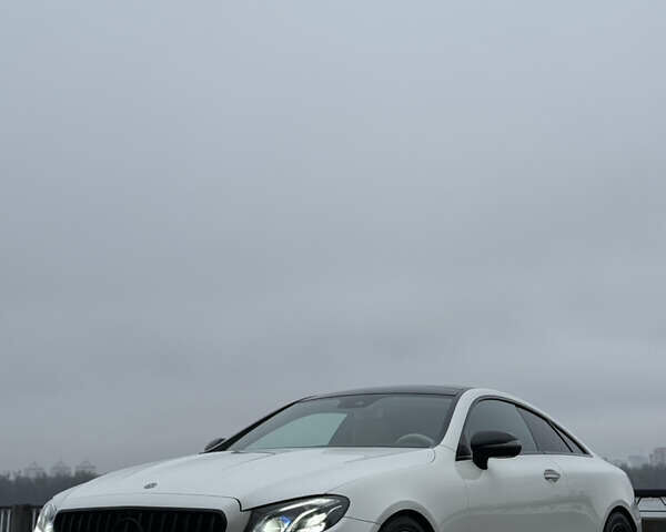 Белый Мерседес Е-Класс, объемом двигателя 2.99 л и пробегом 203 тыс. км за 34800 $, фото 2 на Automoto.ua