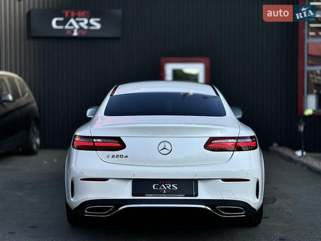 Белый Мерседес Е-Класс, объемом двигателя 2 л и пробегом 64 тыс. км за 40500 $, фото 5 на Automoto.ua