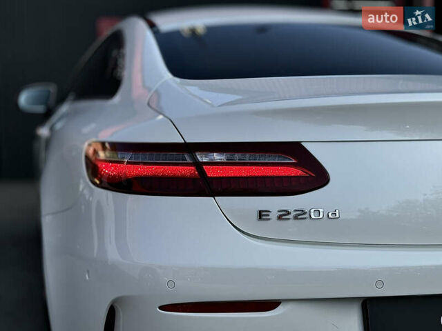 Белый Мерседес Е-Класс, объемом двигателя 2 л и пробегом 64 тыс. км за 40500 $, фото 6 на Automoto.ua