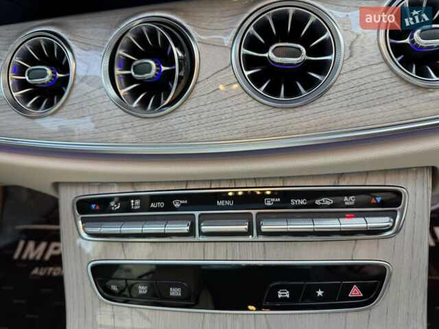 Белый Мерседес Е-Класс, объемом двигателя 3 л и пробегом 21 тыс. км за 74500 $, фото 46 на Automoto.ua