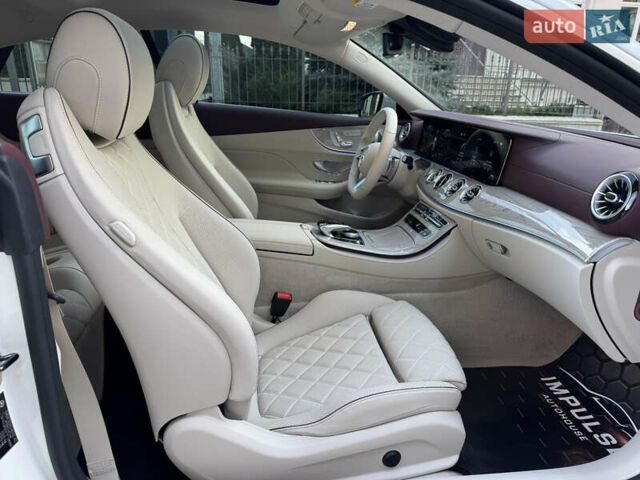 Белый Мерседес Е-Класс, объемом двигателя 3 л и пробегом 21 тыс. км за 74500 $, фото 28 на Automoto.ua