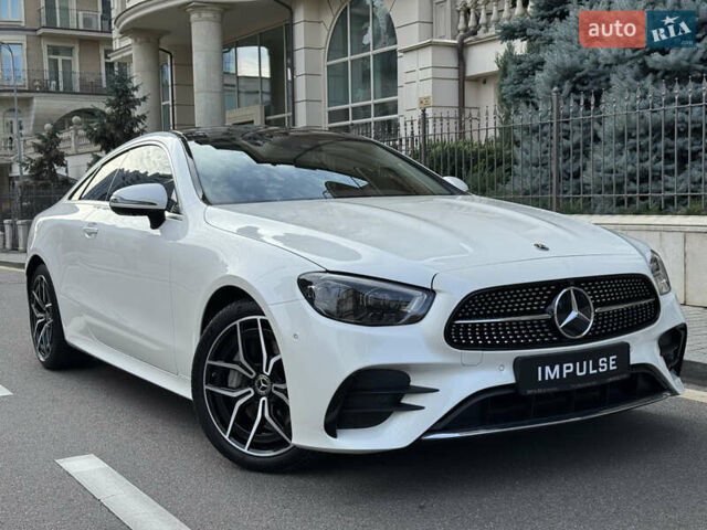 Белый Мерседес Е-Класс, объемом двигателя 3 л и пробегом 21 тыс. км за 74500 $, фото 3 на Automoto.ua