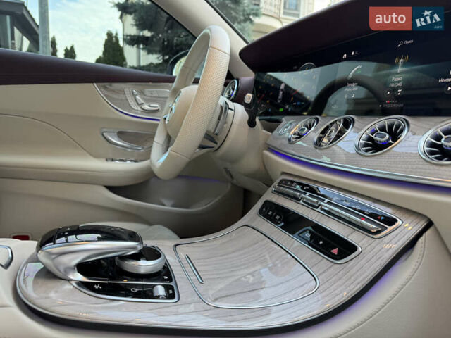 Белый Мерседес Е-Класс, объемом двигателя 3 л и пробегом 21 тыс. км за 74500 $, фото 45 на Automoto.ua