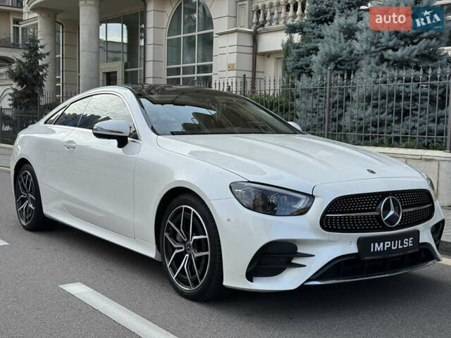 Белый Мерседес Е-Класс, объемом двигателя 3 л и пробегом 21 тыс. км за 74500 $, фото 4 на Automoto.ua