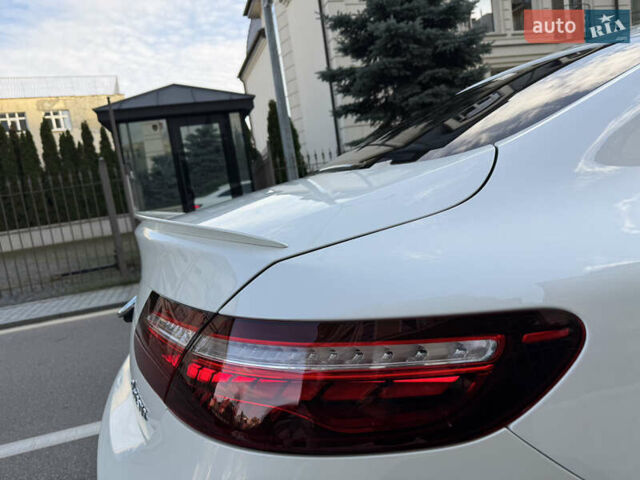 Белый Мерседес Е-Класс, объемом двигателя 3 л и пробегом 21 тыс. км за 74500 $, фото 26 на Automoto.ua
