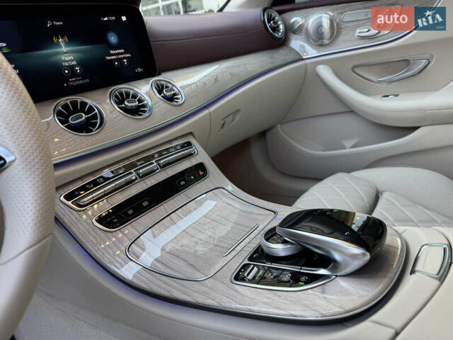 Белый Мерседес Е-Класс, объемом двигателя 3 л и пробегом 21 тыс. км за 74500 $, фото 43 на Automoto.ua